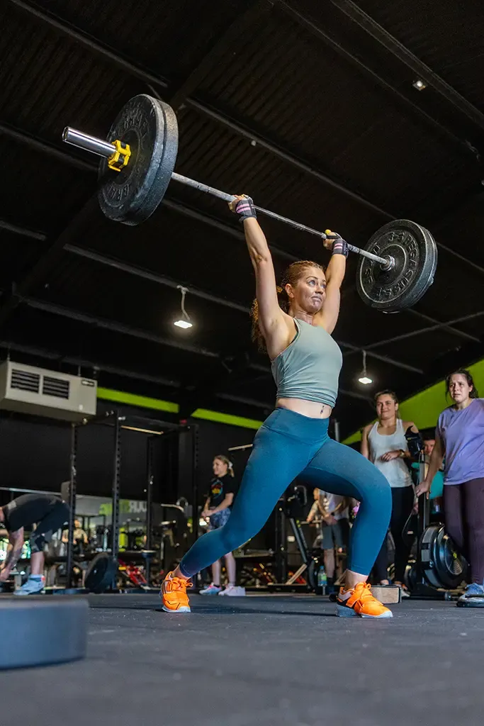 athelete performing a split jerk